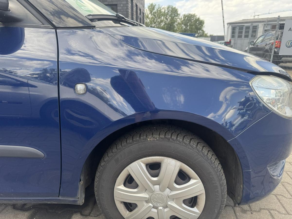 Skoda Fabia 2 5J original Kotfl&uuml;gel vorn rechts 4711 Pacific Blue Bj.2010
